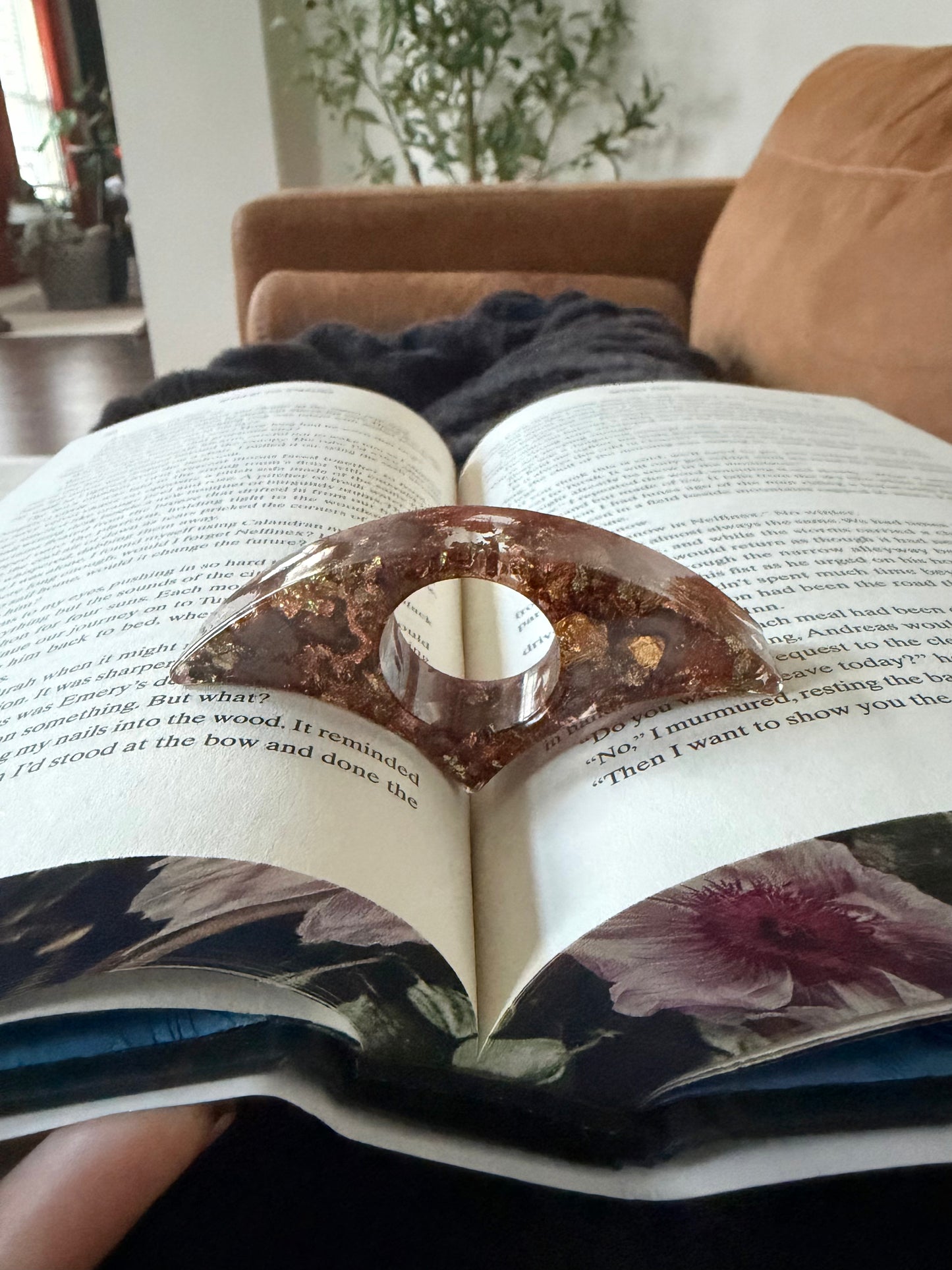 Hold it there book holder